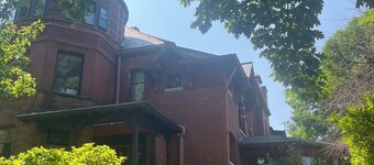 Historic Victorian - 2 queen size beds, with WiFi, AC, TV.