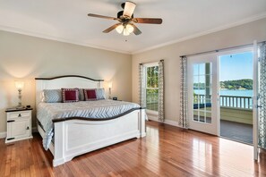 6 bedrooms, iron/ironing board, WiFi, bed sheets