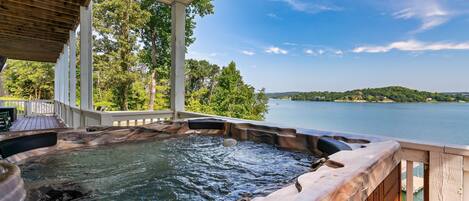 Tina de hidromasaje al aire libre