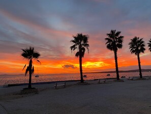 Sun-loungers - 2-bedroom apartment Saxonia | terrace & sea view | 3 min to beach | dogs welcome (Vir)