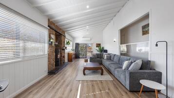 Smart TV, fireplace, ping pong, books