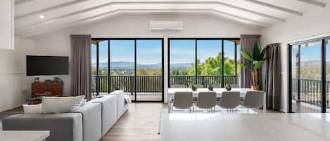 Smart TV, fireplace, ping pong, books