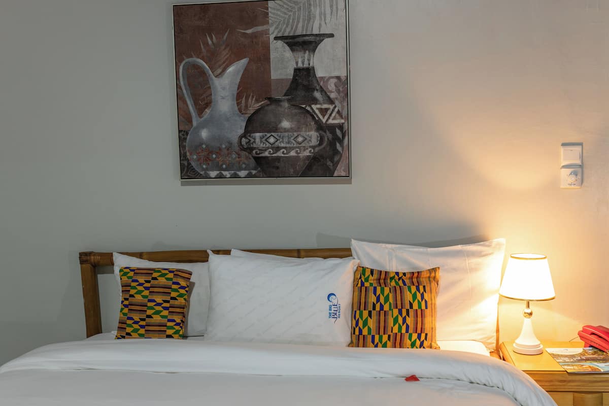 Laptop workspace, blackout curtains, iron/ironing board, free WiFi