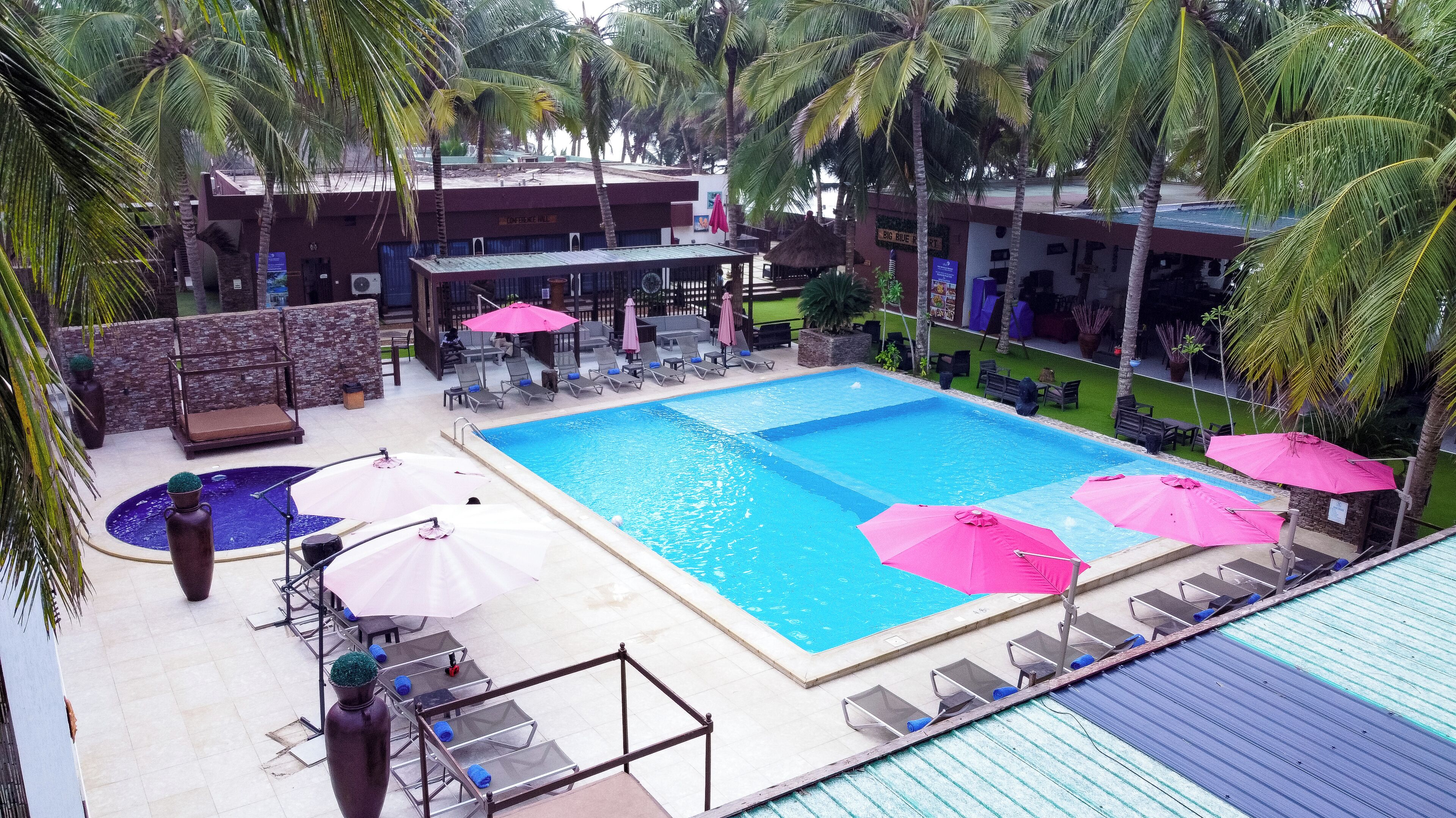 5 outdoor pools