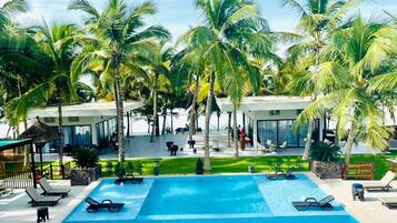 5 outdoor pools