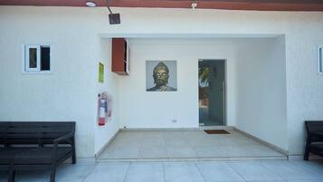 Villa exclusiva, no fumadores, en edificio anexo | Terraza o patio