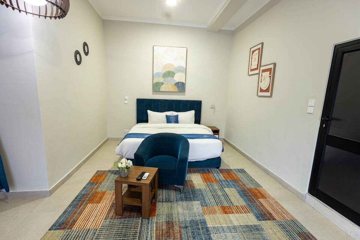 Laptop workspace, blackout curtains, iron/ironing board, free WiFi