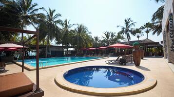 5 outdoor pools