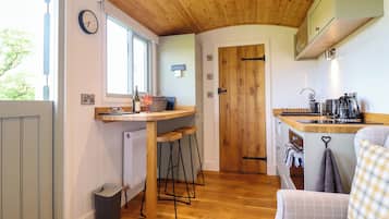 Cookware/dishes/utensils