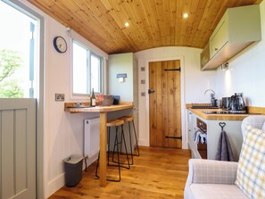 Cookware/dishes/utensils - Charollais (Oswestry)