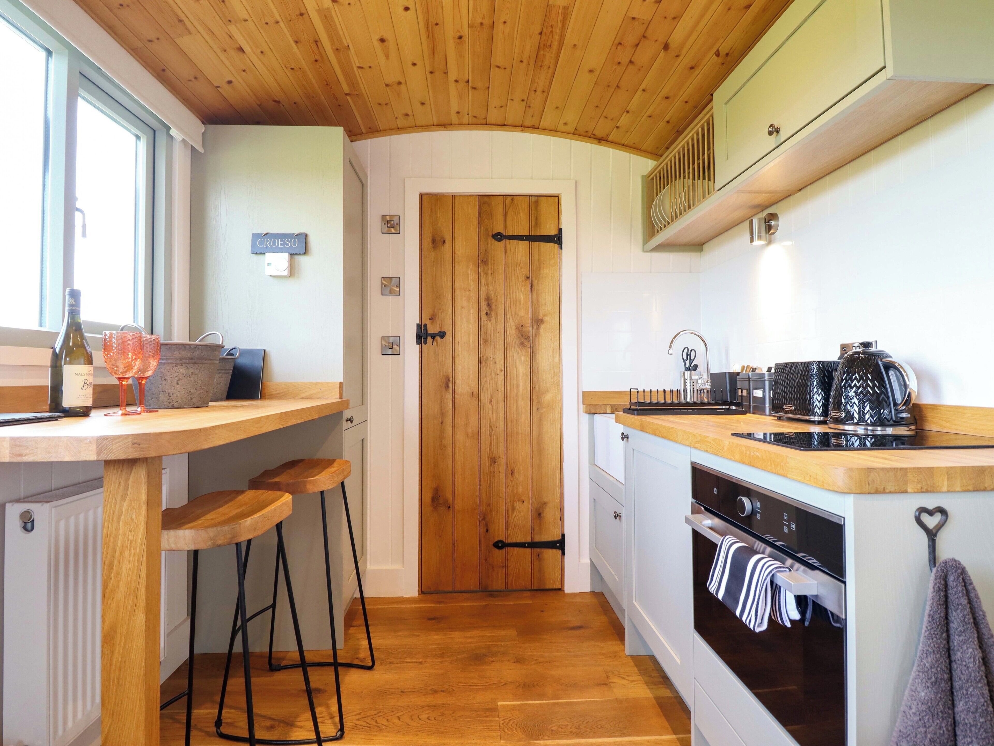 Batterie de cuisine, vaisselle et ustensiles