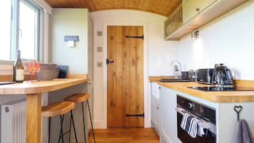 Batterie de cuisine, vaisselle et ustensiles