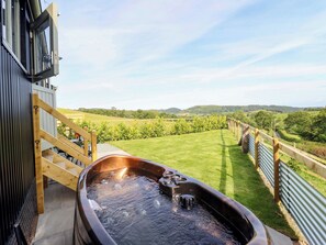 Outdoor spa tub - Charollais (Oswestry)