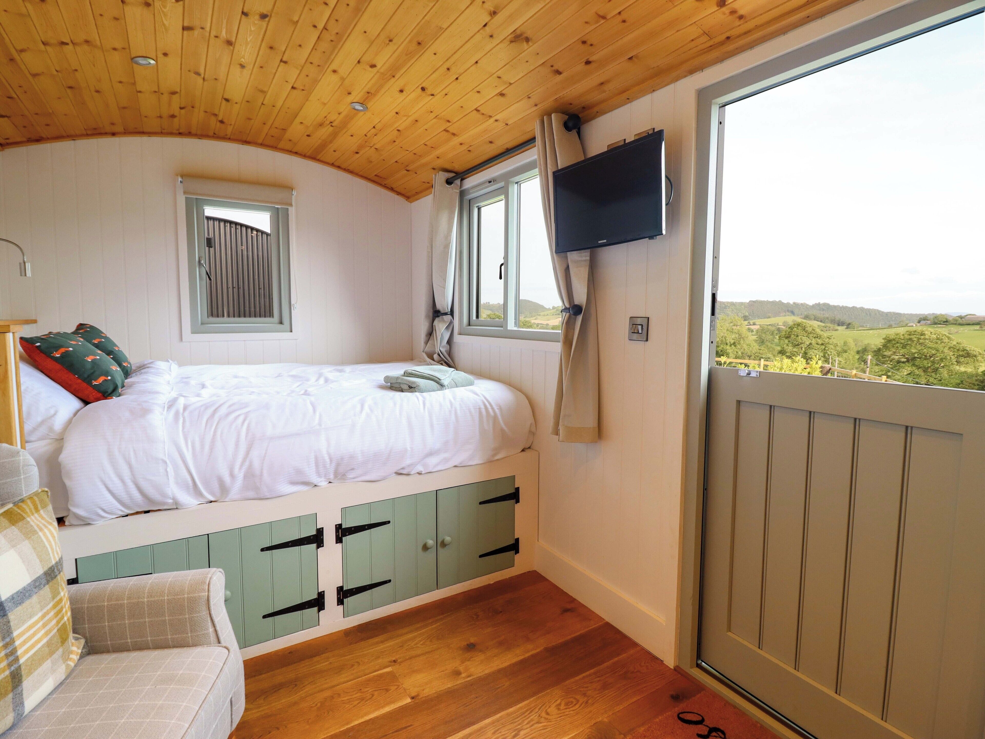 1 bedroom, individually decorated, individually furnished, free WiFi