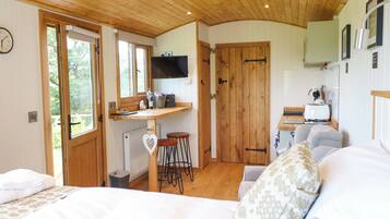 1 bedroom, individually decorated, individually furnished, free WiFi