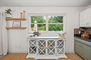 Interior - Sing Second Stays—Spacious Annapolis Home Near USNA & Navy Stadium (Annapolis)