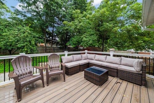 Sing Second Stays—Spacious Annapolis Home Near USNA & Navy Stadium