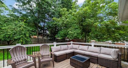 Sing Second Stays—Spacious Annapolis Home Near USNA & Navy Stadium