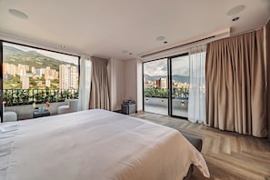 Premium Duplex, City View | Premium bedding, down duvets, in-room safe, individually decorated - Morph by MOME Stays (Medellín)