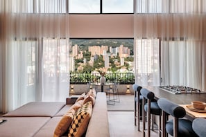 Premium Duplex, City View | Living area | 50-inch Smart TV with digital channels - Morph by MOME Stays (Medellín)