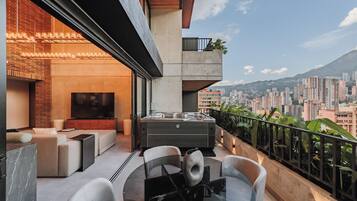 Dúplex exclusivo, vista a la ciudad | Terraza o patio