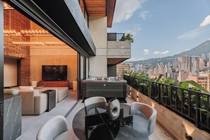 Exclusive Duplex, City View | Terrace/patio - Morph by MOME Stays (Medellín)