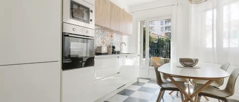 Fridge, microwave, oven, dishwasher