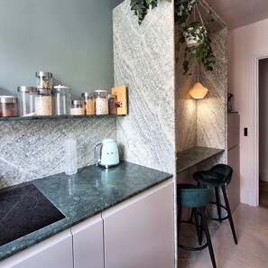 Fridge, microwave, oven, dishwasher - Spacious apartment with WiFi in the heart of Paris (Paris)