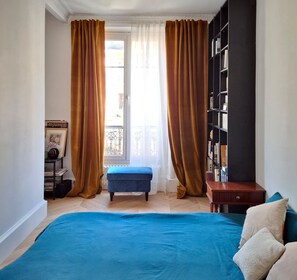 3 bedrooms, iron/ironing board, WiFi, bed sheets - Spacious apartment with WiFi in the heart of Paris (Paris)