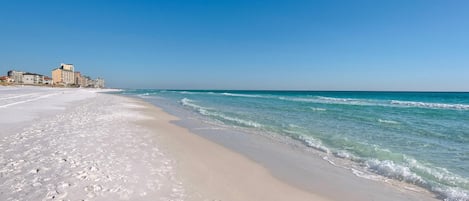 Studio, 2 queensize bedden (Top of the Gulf 110) | Strand | Accommodatie ligt op het strand