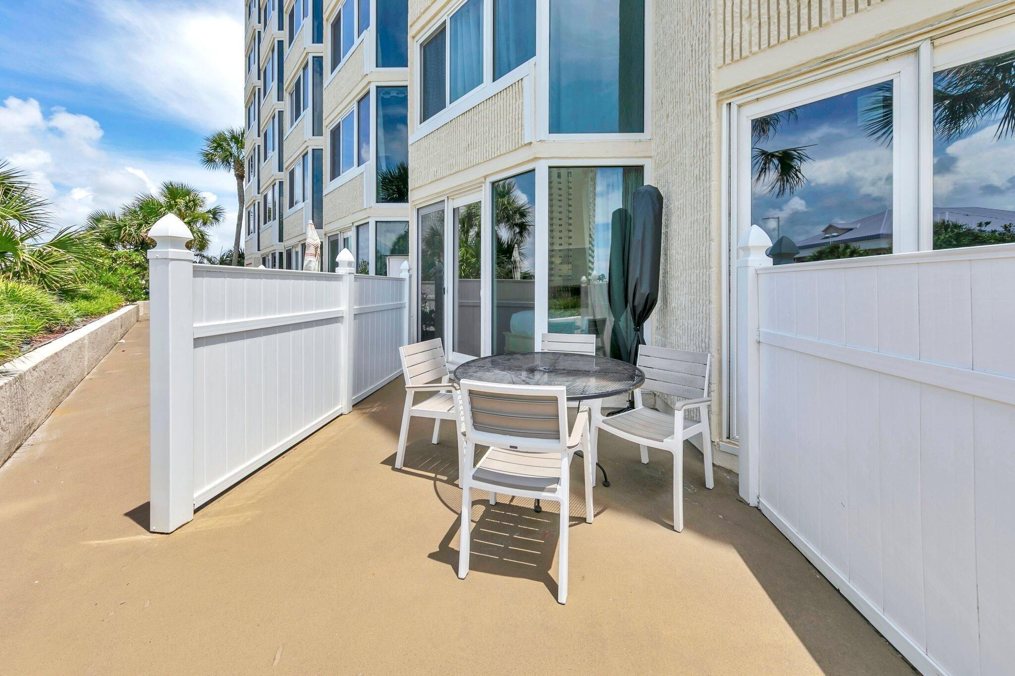 Estúdio, 2 camas Queen (Top of the Gulf 110) | Opções para refeição ao ar livre