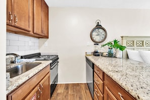 Studio, 2 Tempat Tidur Queen (Top of the Gulf 110) | Dapur pribadi