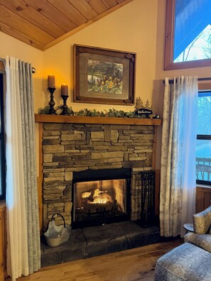 Interior - Beautiful log Cabin, hot tub, fire pit, gas fireplace, and wraparound porches. (Bryson City)