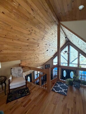 Interior - Beautiful log Cabin, hot tub, fire pit, gas fireplace, and wraparound porches. (Bryson City)