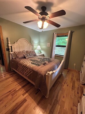 2 bedrooms, iron/ironing board, travel cot, free WiFi