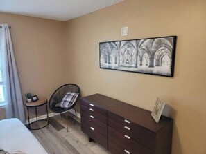 2 chambres, fer et planche à repasser, Wi-Fi, draps fournis