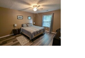 2 chambres, fer et planche à repasser, Wi-Fi, draps fournis