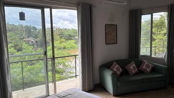 4 Schlafzimmer, Schreibtisch, Bügeleisen/Bügelbrett, kostenloses WLAN