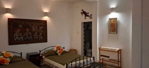 4 bedrooms, desk, iron/ironing board, free WiFi