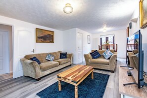 House, 5 Bedrooms | Living area - Mornington Crescent House (Nottingham)