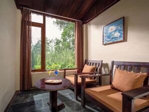 Habitación de lujo doble, 1 cama de matrimonio grande, vistas al jardín | Vistas al jardín