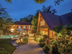 Interior entrance - Mua Valley Lodge (Hoa Lu)