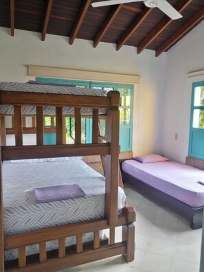 6 chambres, lit parapluie, Wi-Fi, draps fournis