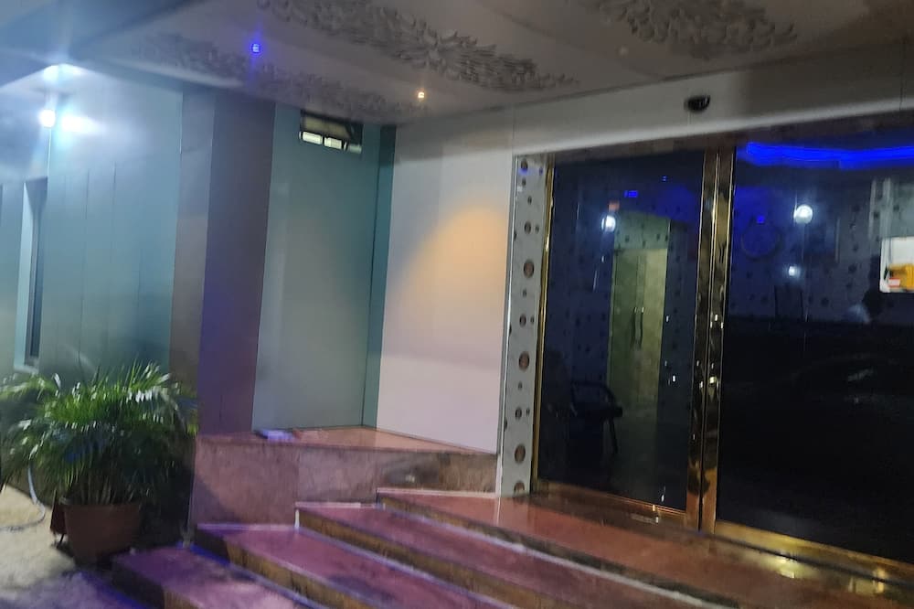 Marqueeland Hotel and suites