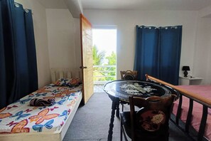 Queen Room | Skrivebord, ekstrasenger (mot et tillegg), wi-fi (inkludert) og sengetøy