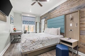 Room - Greenleaf Hotel (Long Beach)