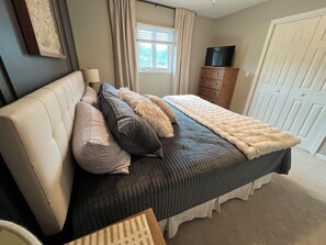 4 bedrooms, iron/ironing board, travel cot, free WiFi