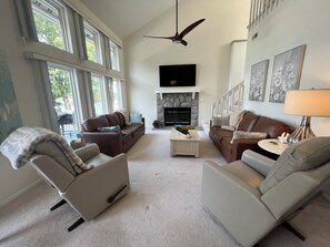 Smart TV, stereo - Gentle lot and unbeatable location.  No wake, deep water,big slip, and huge dock (Sunrise Beach)