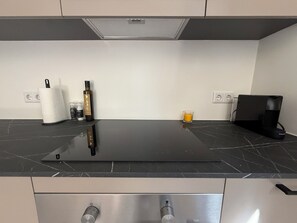 Refrigerador, horno, placa de cocina, lavavajillas
