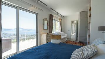 6 bedrooms, iron/ironing board, WiFi